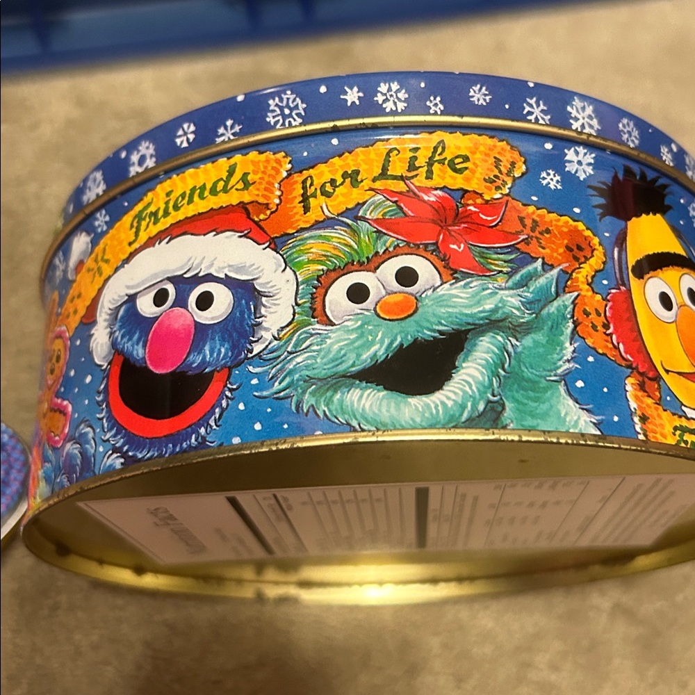 Tin collectors Elmo Holiday Tin Red & Green Festive Cookie Tin. Wonder woman. - Picture 4 of 5